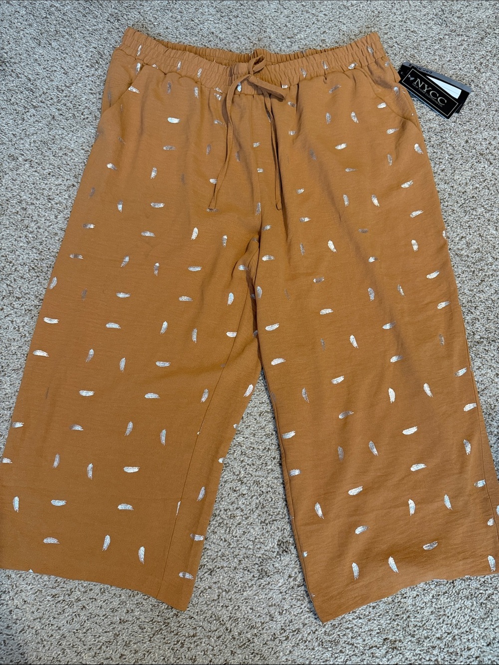 NYCC Wide Leg Cropped Drawstring Pants with Metallic leaf print, NWT 2X